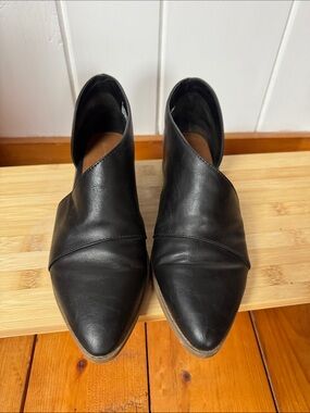 Women’s Black Leather Pointed Slip-On Dress Shoes